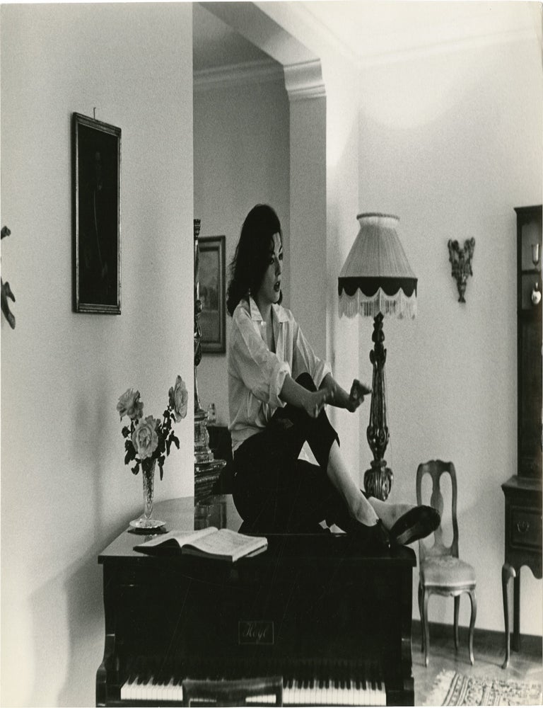Archive of 80 original photographs of opera star Anna Moffo