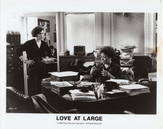 Book #140709] Love at Large (Original photograph from the 1990 film). Alan Rudolph, Elizabeth...