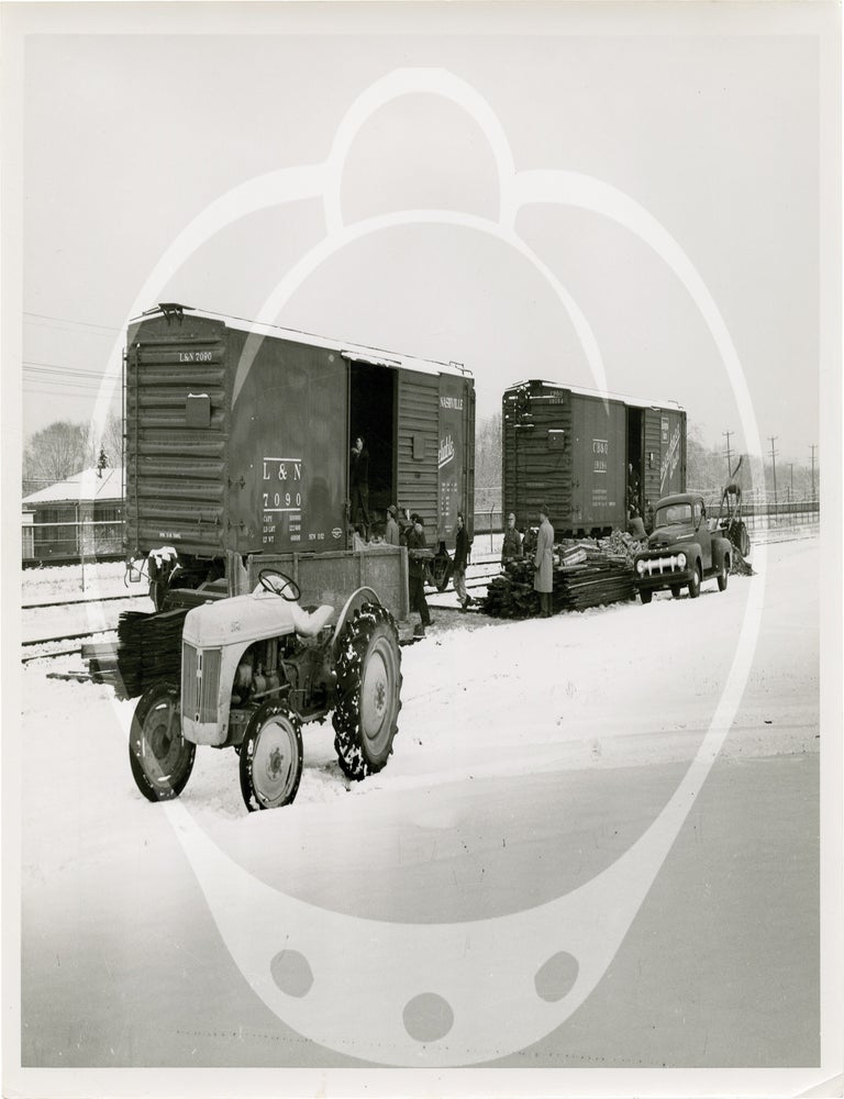 Archive of 15 photographs documenting the moving of Heinz House
