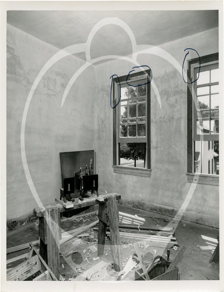 Archive of 15 photographs documenting the moving of Heinz House