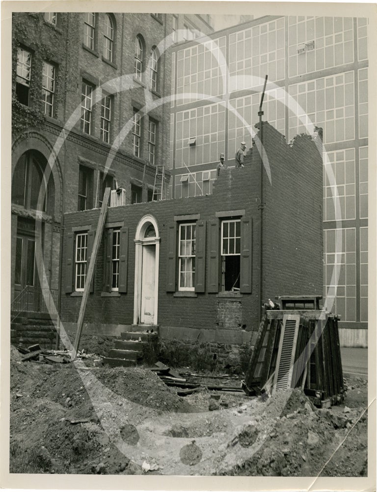 Archive of 15 photographs documenting the moving of Heinz House