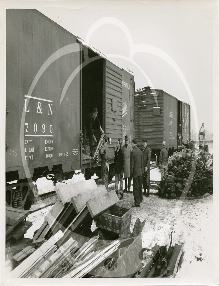 Archive of 15 photographs documenting the moving of Heinz House