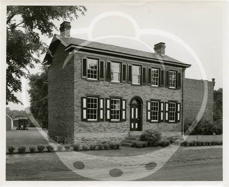 Archive of 15 photographs documenting the moving of Heinz House