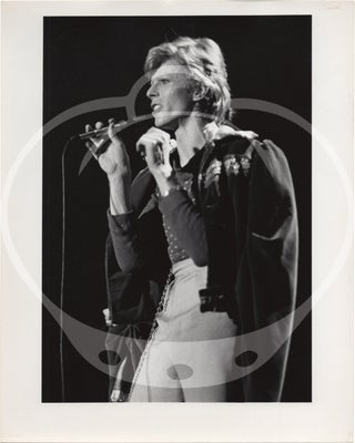 Collection of sixteen original photographs of David Bowie, 1974