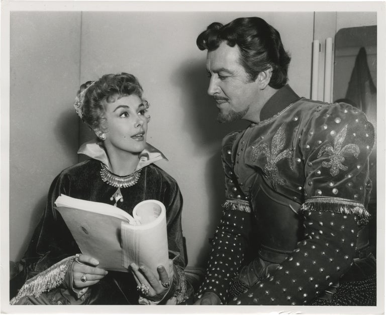 [Book #149093] Quentin Durward (Original photograph of Robert Taylor and Kay Kendall from the set of the 1955 film. Richard Thorpe, Walter Scott, George Froeschel Robert Ardreey, Kay Kendall Robert Taylor, Robert Morley, director, novel, screenwriter, starring.