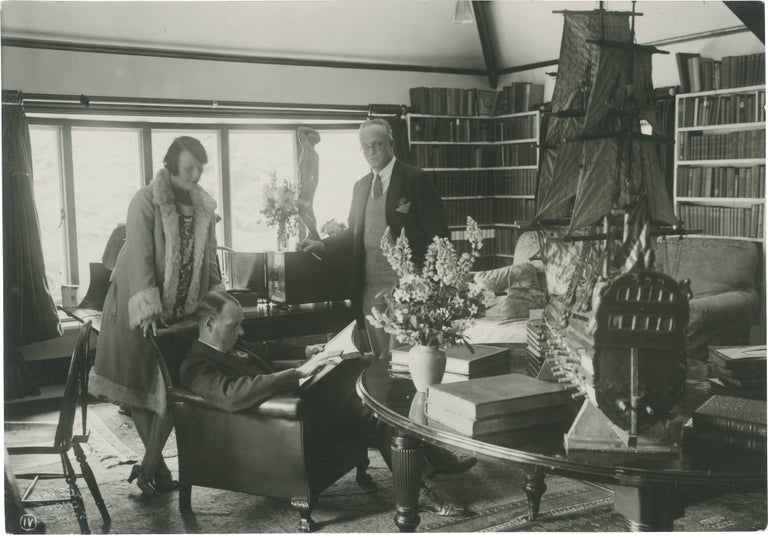 [Book #154498] Original photograph of Sinclair Lewis and Dorothy Thompson visiting Hugh Walpole, circa 1928. Hugh Walpole Sinclair Lewis, Dorothy Thompson, Henry Mayson, subjects, photographer.