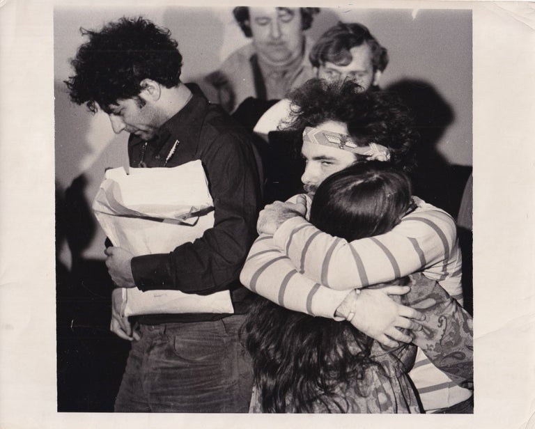 [Book #155641] Original photograph of Jerry Rubin and Abbie Hoffman, 1970. Abbie Hoffman Jerry Rubin, subjects.