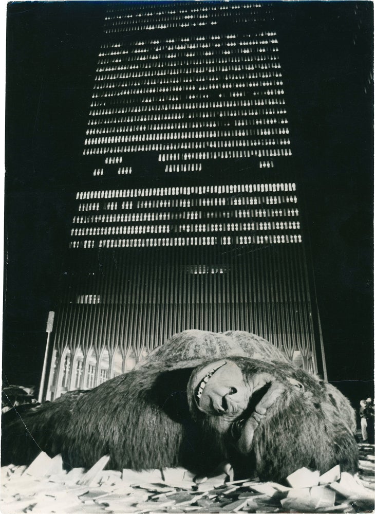 Book #158675] King Kong (Original photograph from the 1976 film). John Guillermin, Ruth Rose...