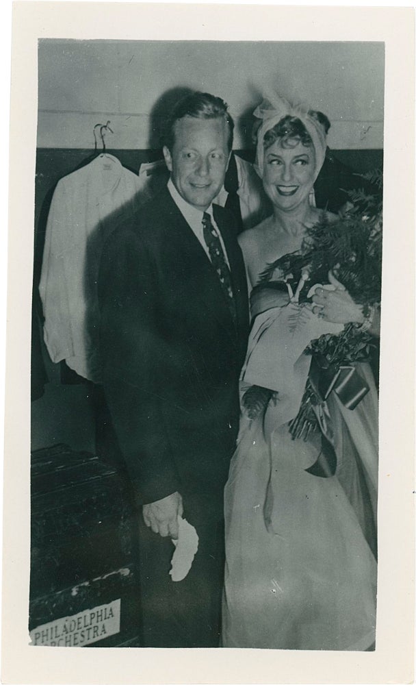 [Book #160402] Original photograph of Jeanette MacDonald and Gene Raymond from 1954. Gene Raymond Jeanette MacDonald, subjects.