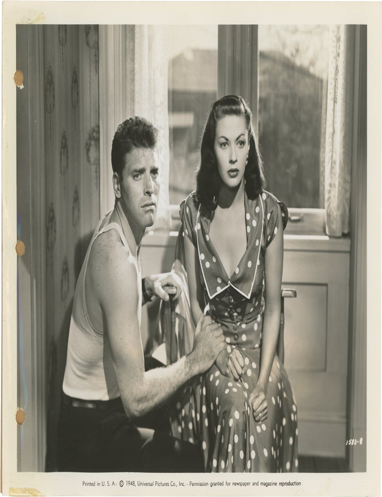 Book #172458] Criss Cross (Eight original photographs from the 1949 film noir). Yvonne De Carlo...